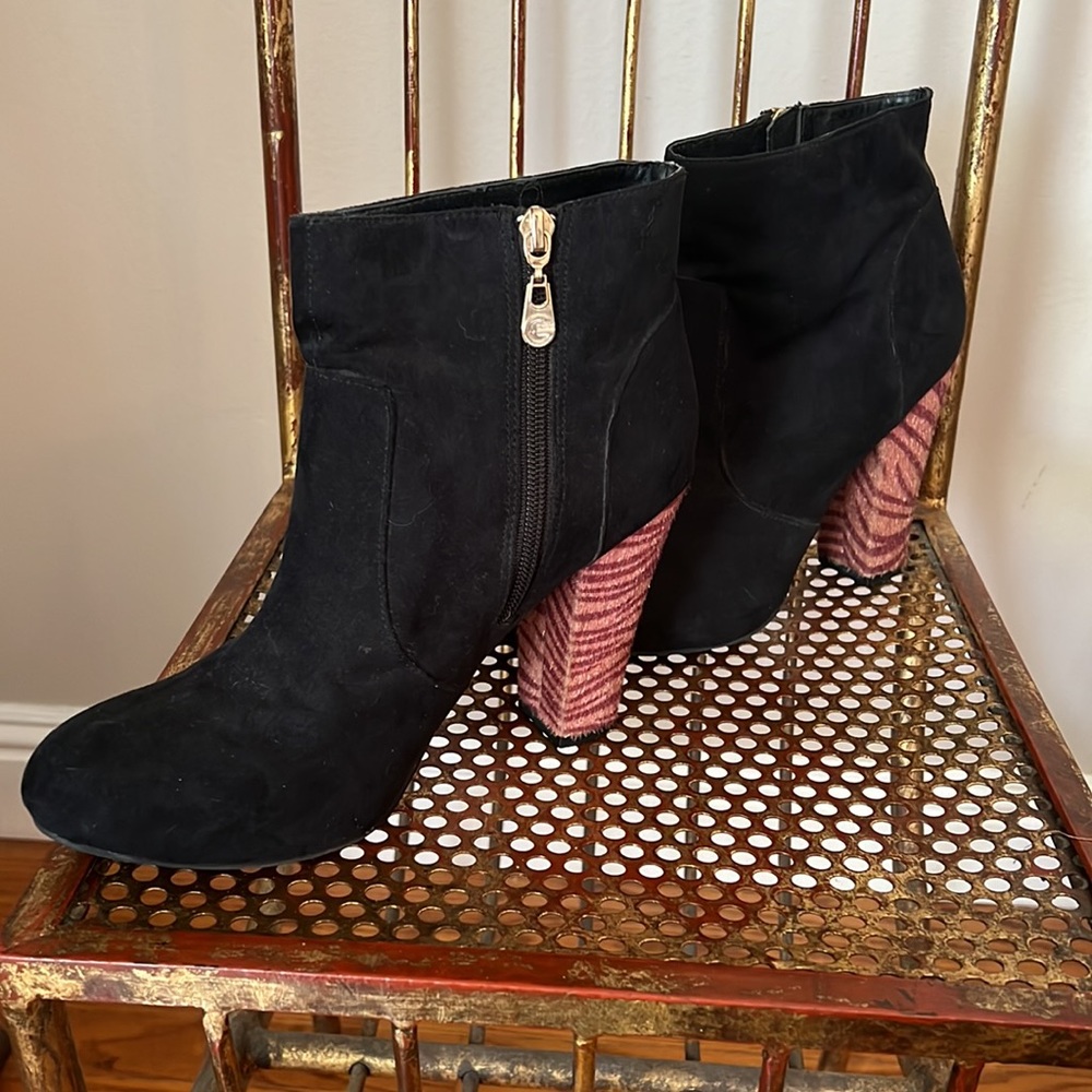 Guess Faux Suede Boot - NWOT - Picture 2 of 8